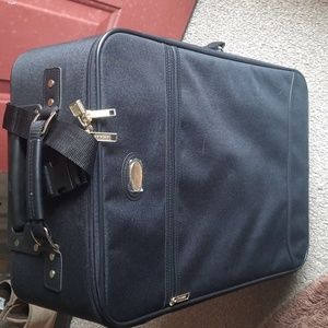 Pierre Cardin Luggage 🧳